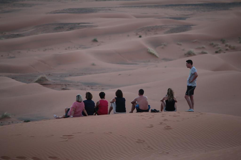 Bivouac Erg Znaigui Hotell Merzouga Exteriör bild