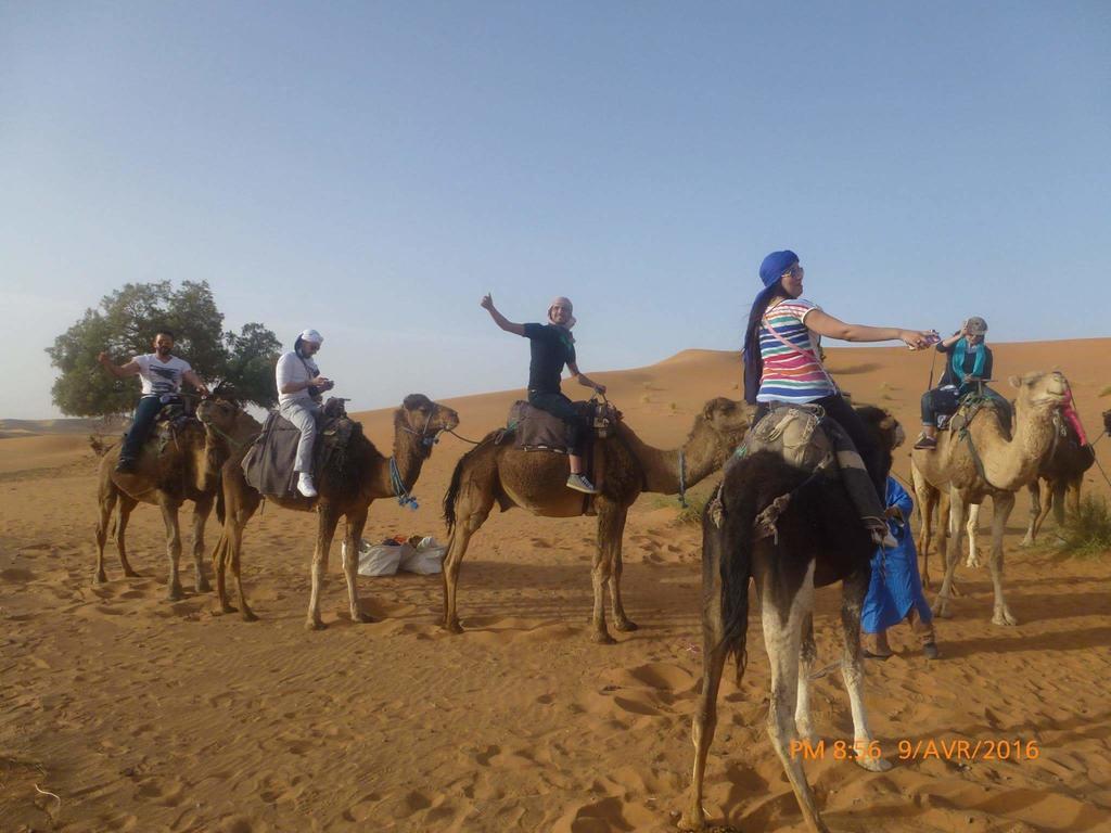 Bivouac Erg Znaigui Hotell Merzouga Exteriör bild